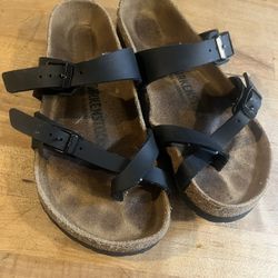 Women’s Birkenstock (READ)