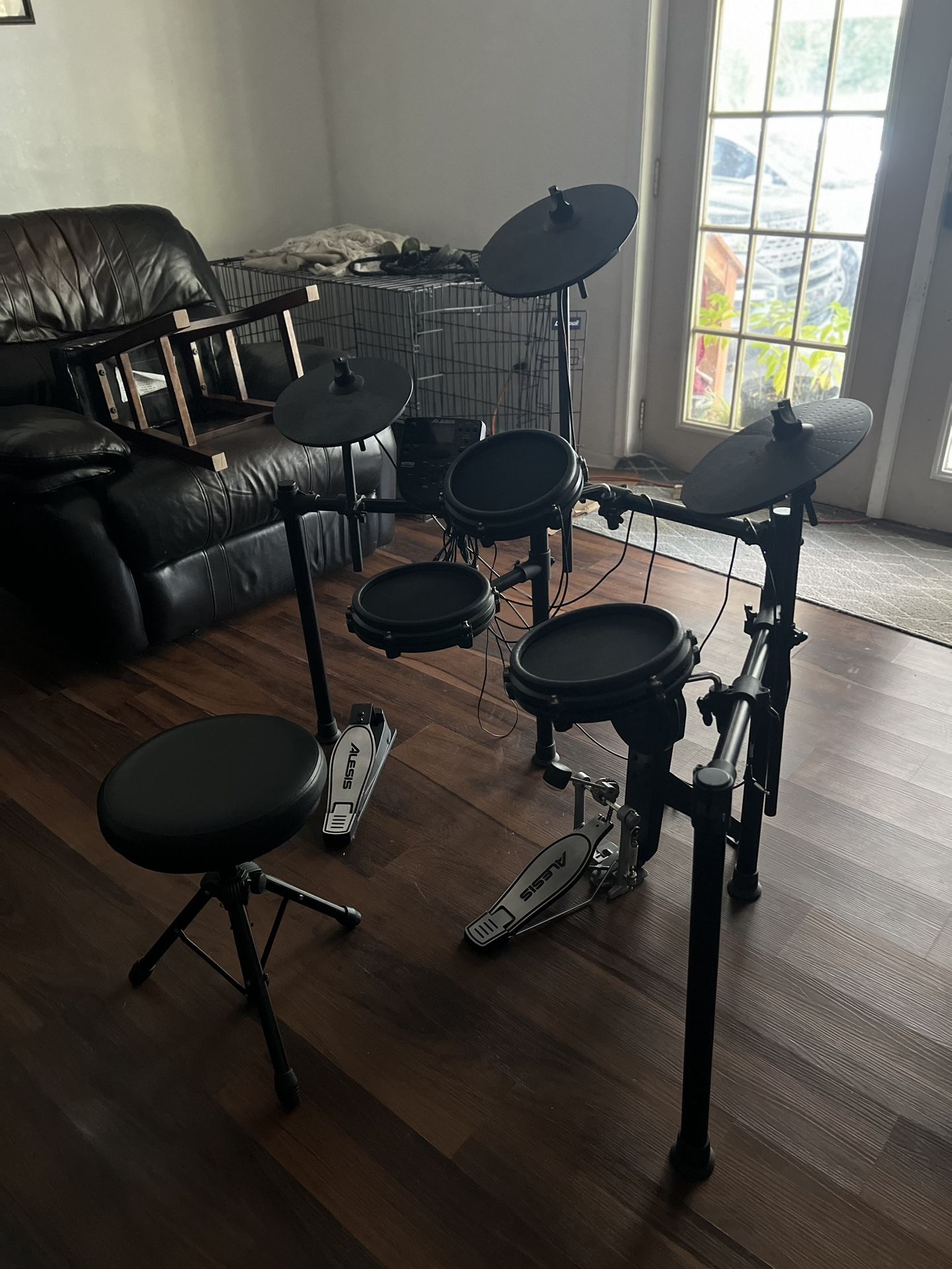 Alesis Nitro Mesh Electronic Drum Kit + Amp + Headphones