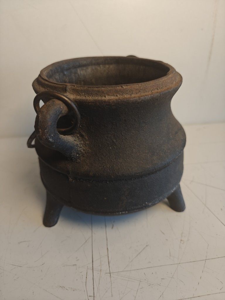 Antique Cast Iron Pot Belly Pot