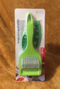 Herb Cutter w plastic leaf splitter/slicer
