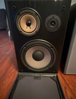 Yamaha NS-A635A bookshelf speakers