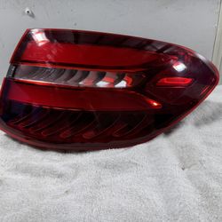 2017 TO 2019 MERCEDES GLC300 GLC CLASS X253 RIGHT TAILLIGHT LED OEM A(contact info removed)