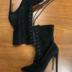 Steve Madden Black lace up Booties Size 7