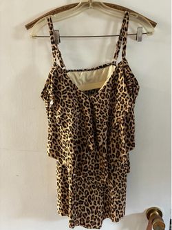 1284. Swim top only size 1X runs small $3.00