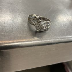 10k White Gold Diamond Ring 