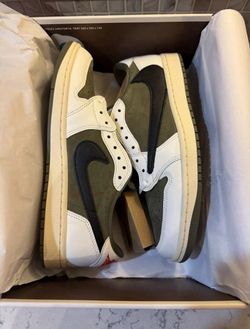 Travis Scott medium olives