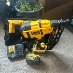 dewalt 20v max xr nail gun