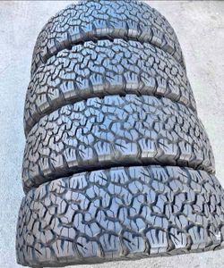 275 70 18 Bfgoodrich ko2 tires Con 80% de Vida Las 4