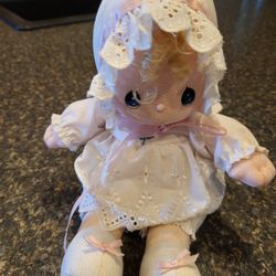 Precious Moments musical wind-up doll approx 7" seated 