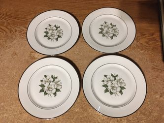 SET OF 4 EMBASSY USA VITRIFIED CHINA WHITE FLOWER PLATES 8"