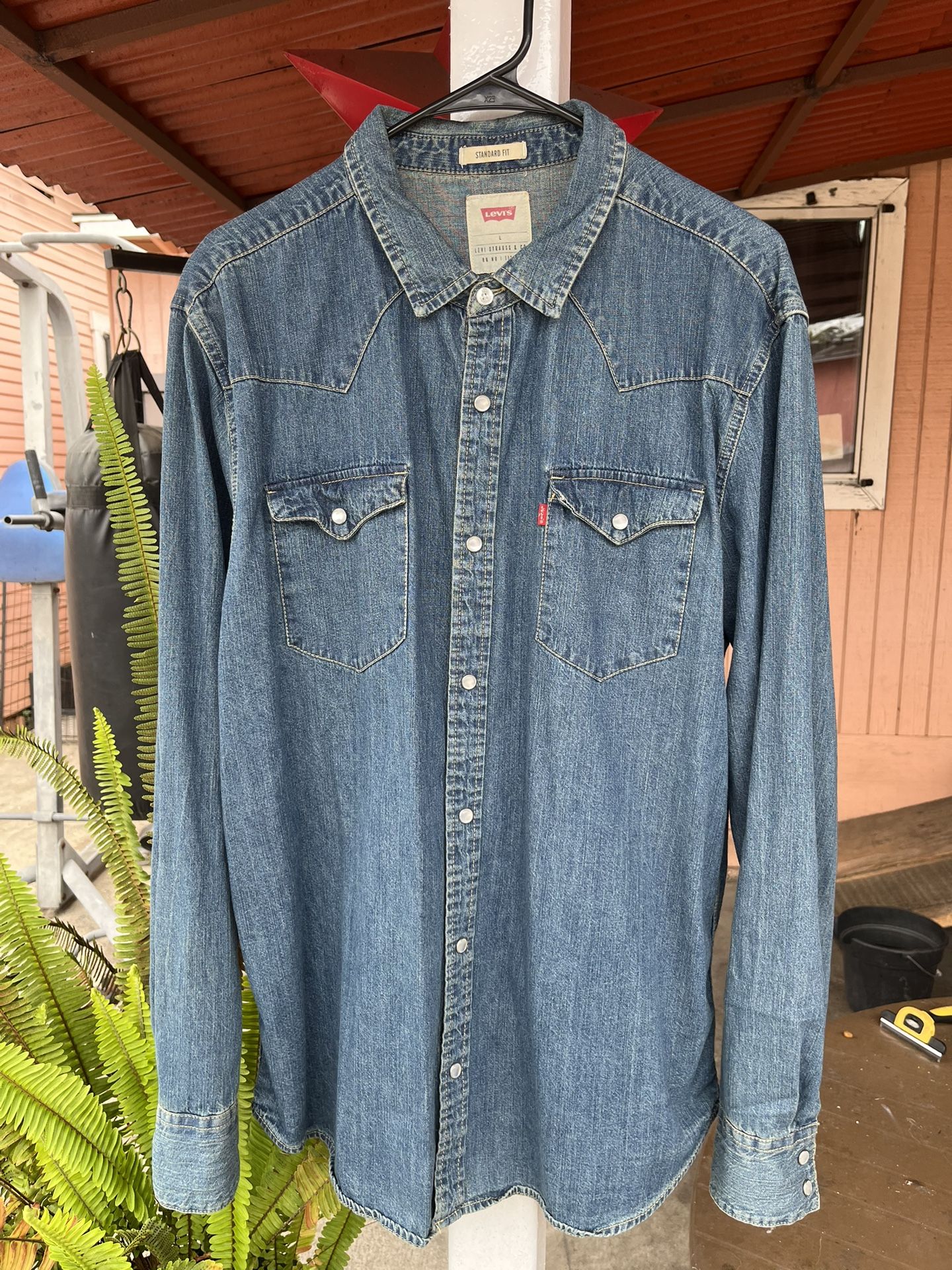 levis