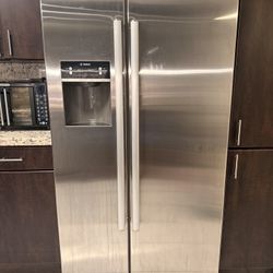 Bosh Refrigerator – Excellent Condition