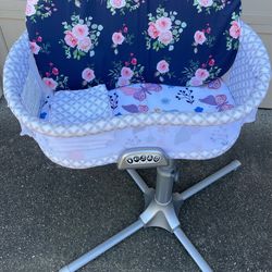 Halo 360 Swivel Bassinet + 2 mattresses + Sheets