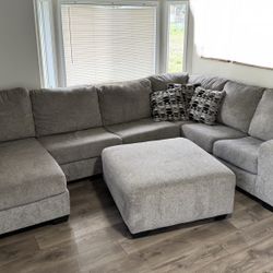 Large 3 Piece Sectional Couch w Ottoman 