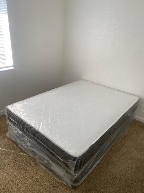 NEW FULL SIZE SET MATTRESS AND BOX SPRING-2pcs