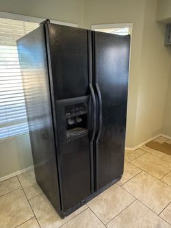 Kenmore Full Size Refrigerator-Black