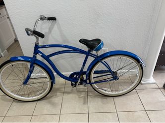 Bicycle SCHWINN LEGACY WOMEN'S 26" CRUISER BIKE. Good condition