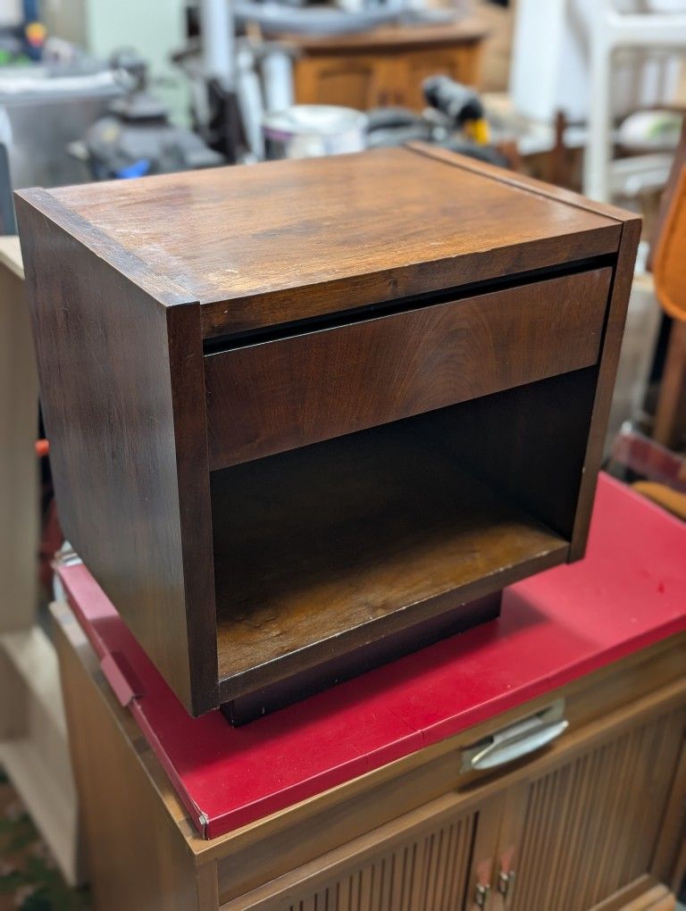 Vintage Lane Side Table