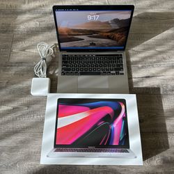 Macbook Pro M2 2022 8GB 256GB Looks Like New