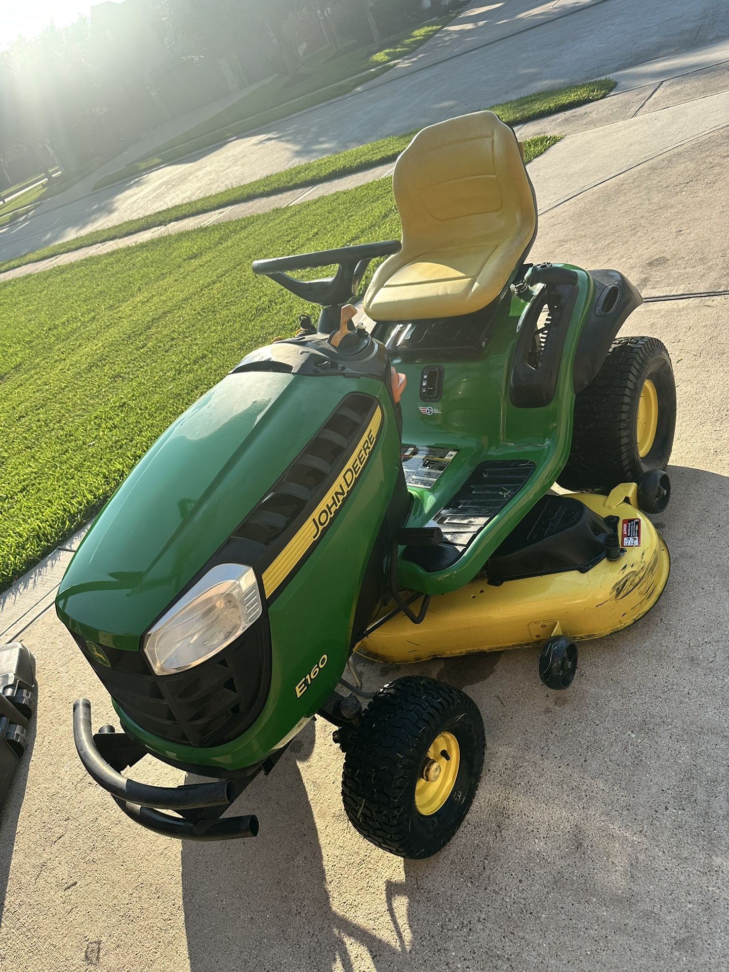 JOHN DEERE LAWN MOWER 72 HOURS