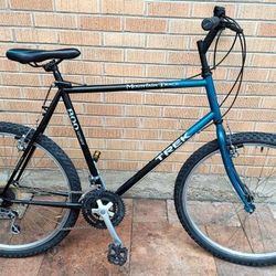 Trek Mountain Track 800 Sport Mountain Bike