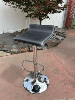 Hydraulic stool/chair