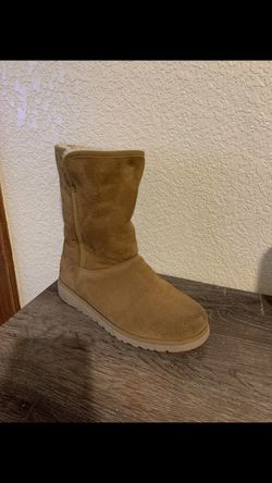 UGG size 4