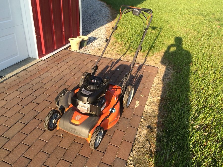Husqvarna self propelled lawn mower Hu 700H Brand New