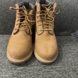 Boys Timberland boots size 3