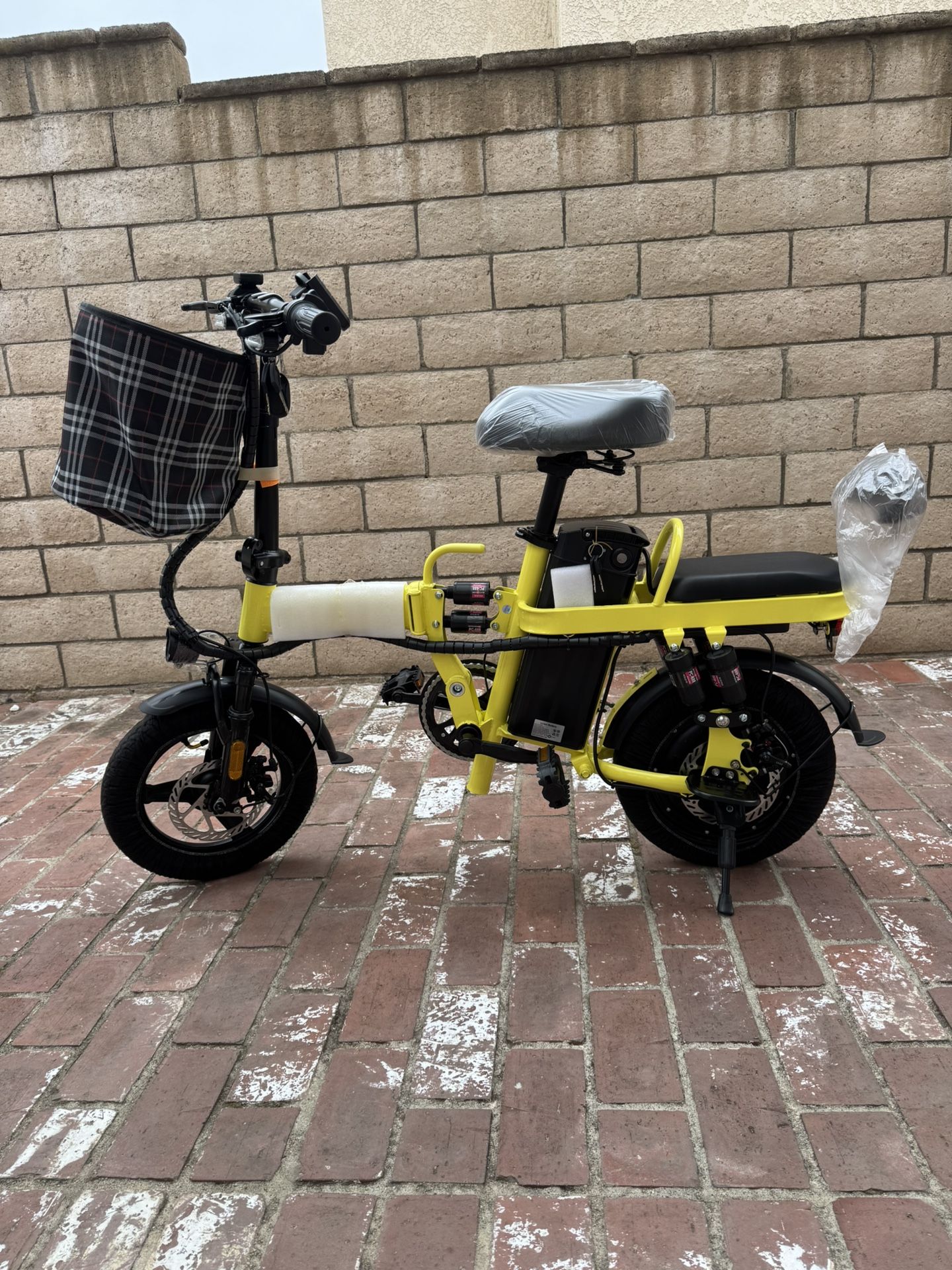 Folding electric bicycle