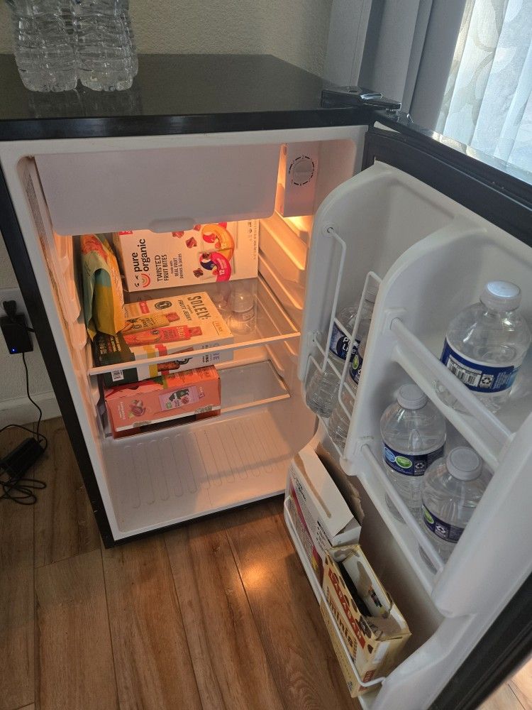 Magic Chef Mini Fridge