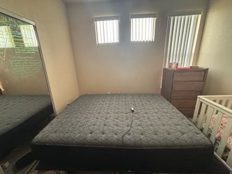 Mattress Firm Queen Adjustable Bed Base and Mattress