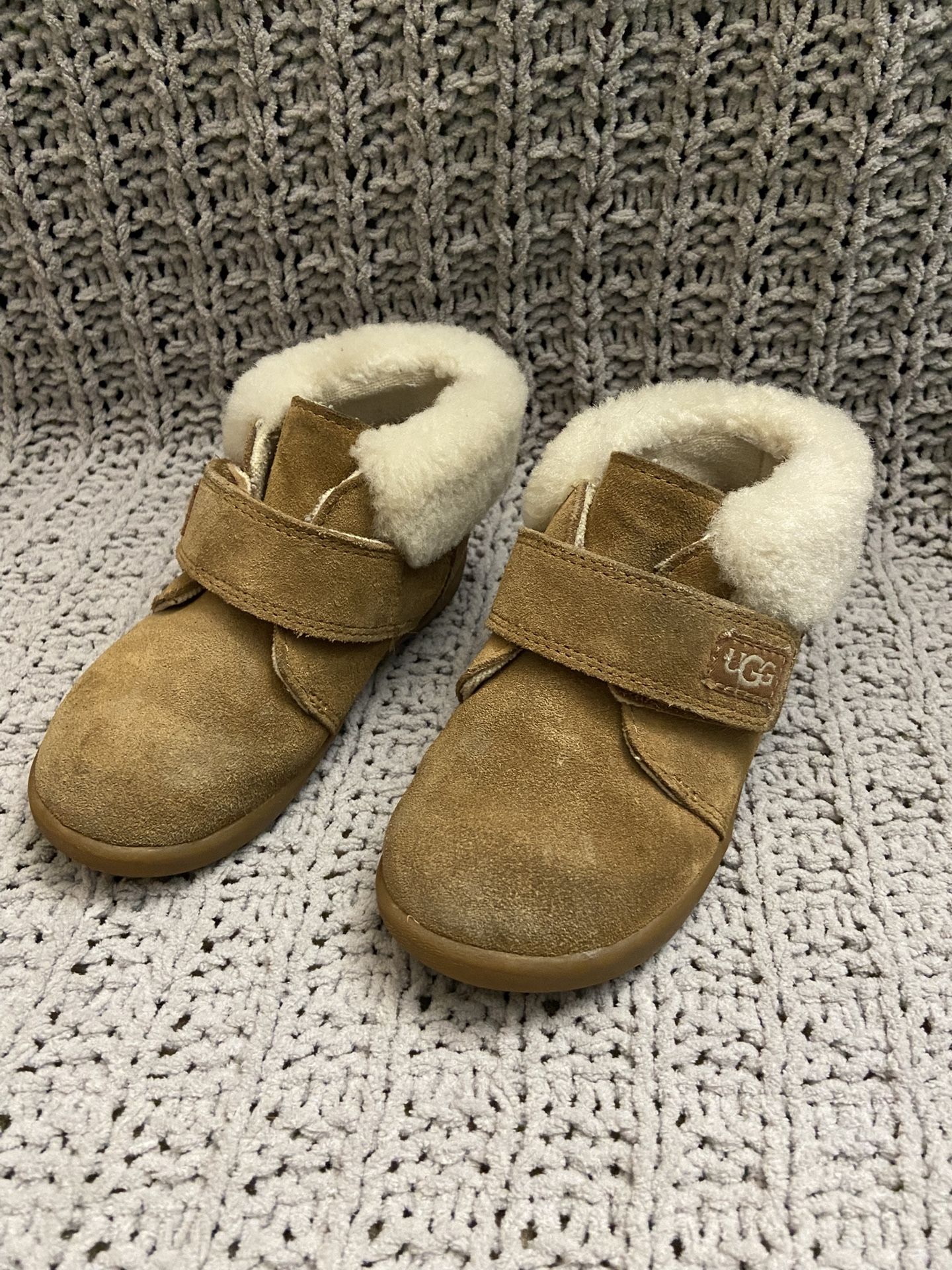 Boys Uggs Size 8