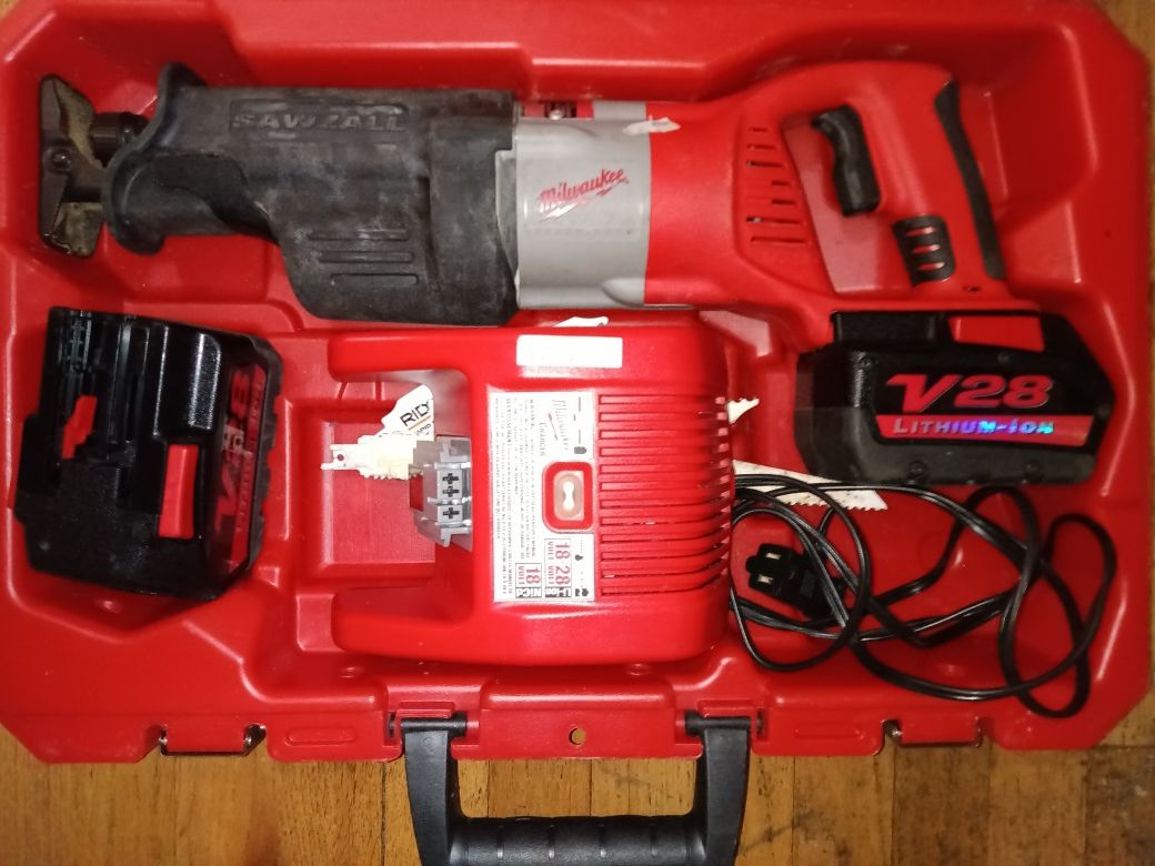 Milwaukee Sawzall Reciprocating Saw Kit