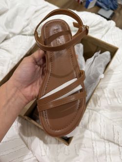Women's Brown Strappy Flat Sandals Size 6 - New Never Worn