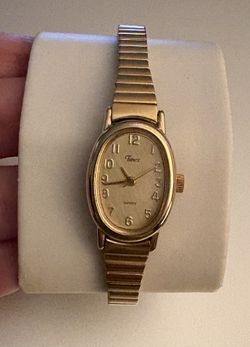 Vintage Timex Gold plated Oval Dial Quartz Watch Expandable Band