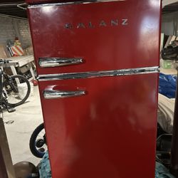 Galanz Mini Fridge With Freezer Retro