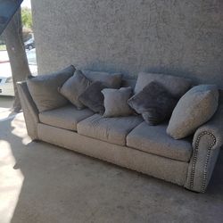 Very nice couch