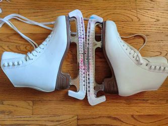 Jackson Ultima White Skates with bag