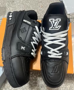 Lv trainers size 7
