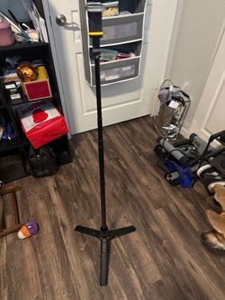 Adjustable tripod
