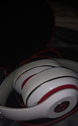 Beats Studio 2’s white
