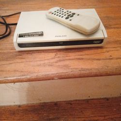 Philco Digital Analog Converter Box/ SD TV With Remote Control 