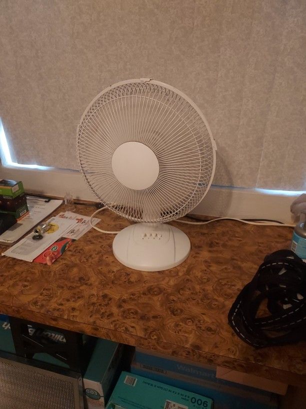 12" Table Fan Like New