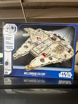 Spin Master 4D Build Millennium Falcon cardstock model kit