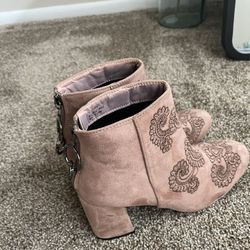 NWT ARIDERGIRL Boots
