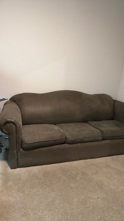 Brown 3-Cushion Sofa/Pull out bed