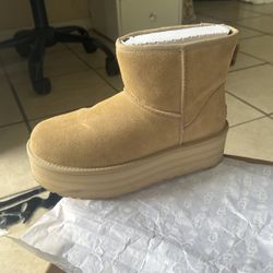 Uggs Woman’s Size 9