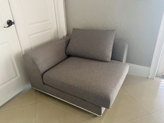 Grey Chair / Butacón Gris
