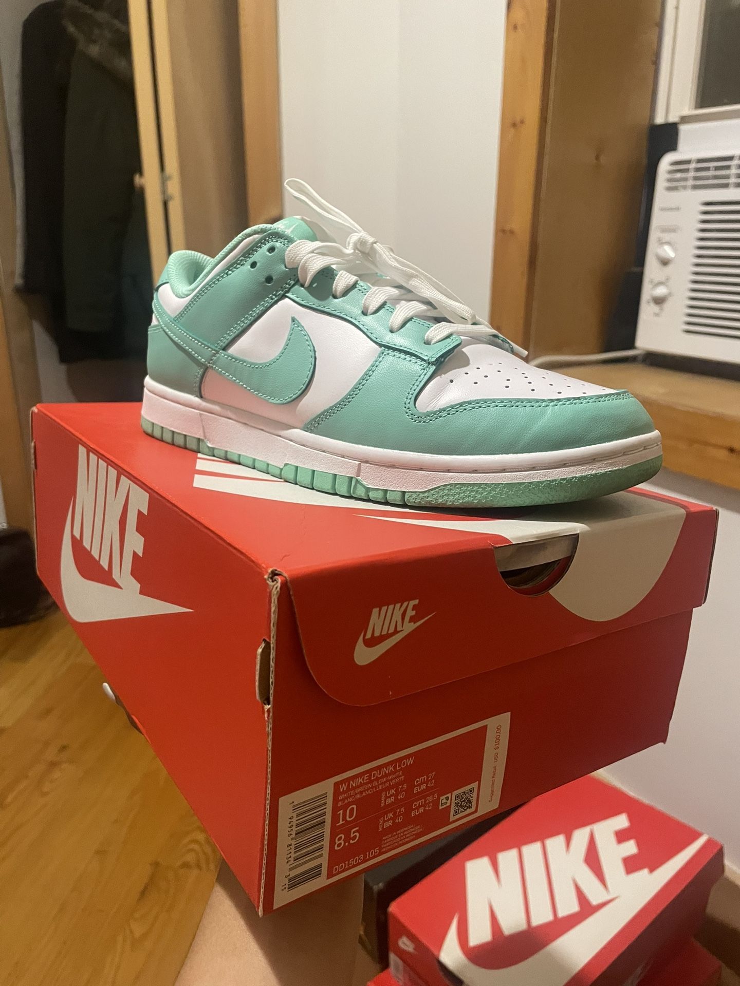 Nike Dunk Green Glow Size 8.5m